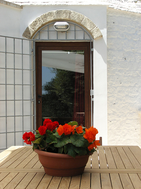 Particolare del cortile - Detail of the court yard - Détail de la cour